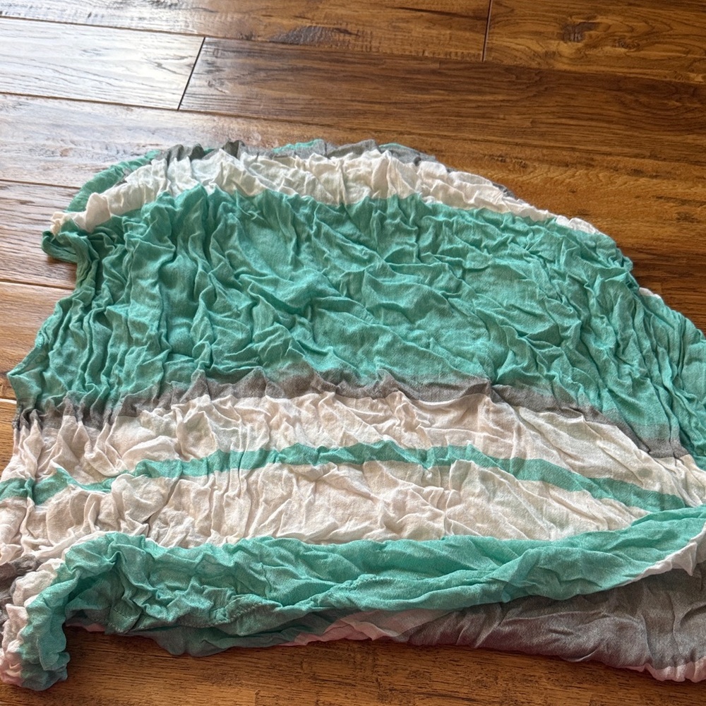 Green and White Crinkled Scarf